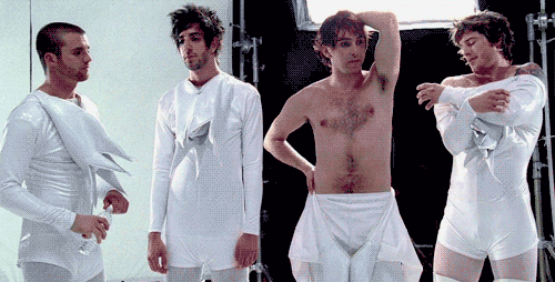 ohmytaylex:  [1/20] music videos:  All Time Low + I Feel Like a Dancin’.  
