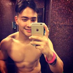 botzamgym:  andyquang:  Thái bá nam. hình