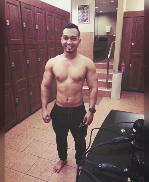 ahbie90: Siapa pernah rasa mamat ni? Klang mari.. btg not bad Ade yg nk tgok pic sexy abg botak ni??