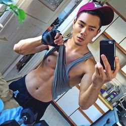 yumyumasianhunks:  yum yum Asian hunks. check out my blog