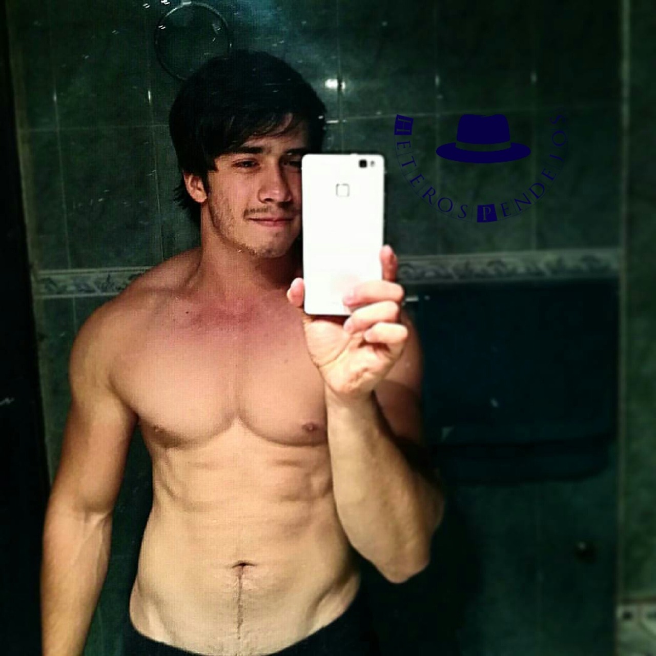 empireofdickblog:  Hetero mamado de gym.         Reblog para mas. ❤