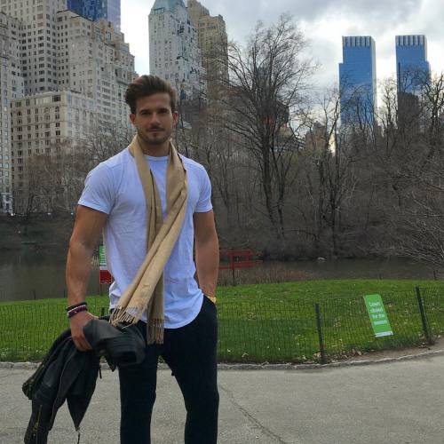 lumbrjax:  Instagram user @antonio.pozo http://ift.tt/1REKuEb