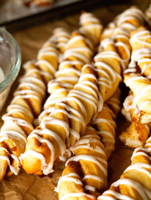 Porn photo do-not-touch-my-food:  Cinnamon Roll Dunkers