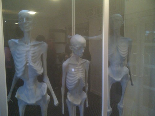 pale-toxin: paleth0ughts:  X paler than u X  ☽pale and beautiful☾
