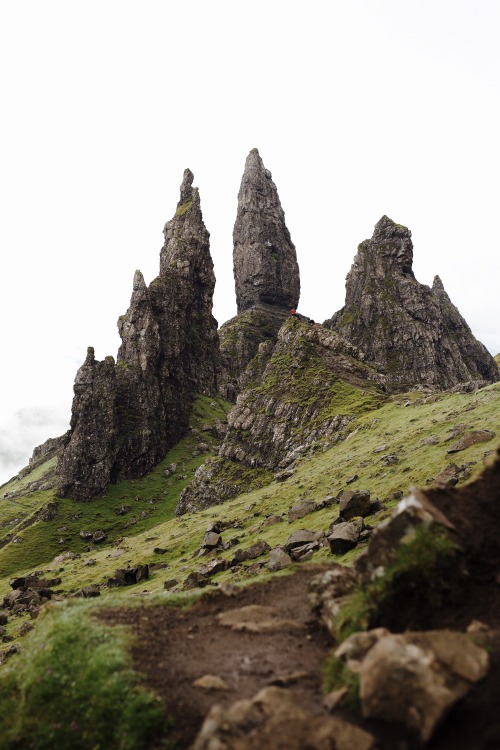 kylebonallo: Old Man of Storr, Isle of Skye by Kyle Bonallo (ig: @kylebonallo)