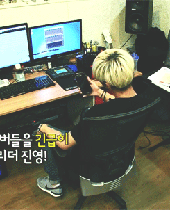 chanxik:  B1A4’s LEADER 