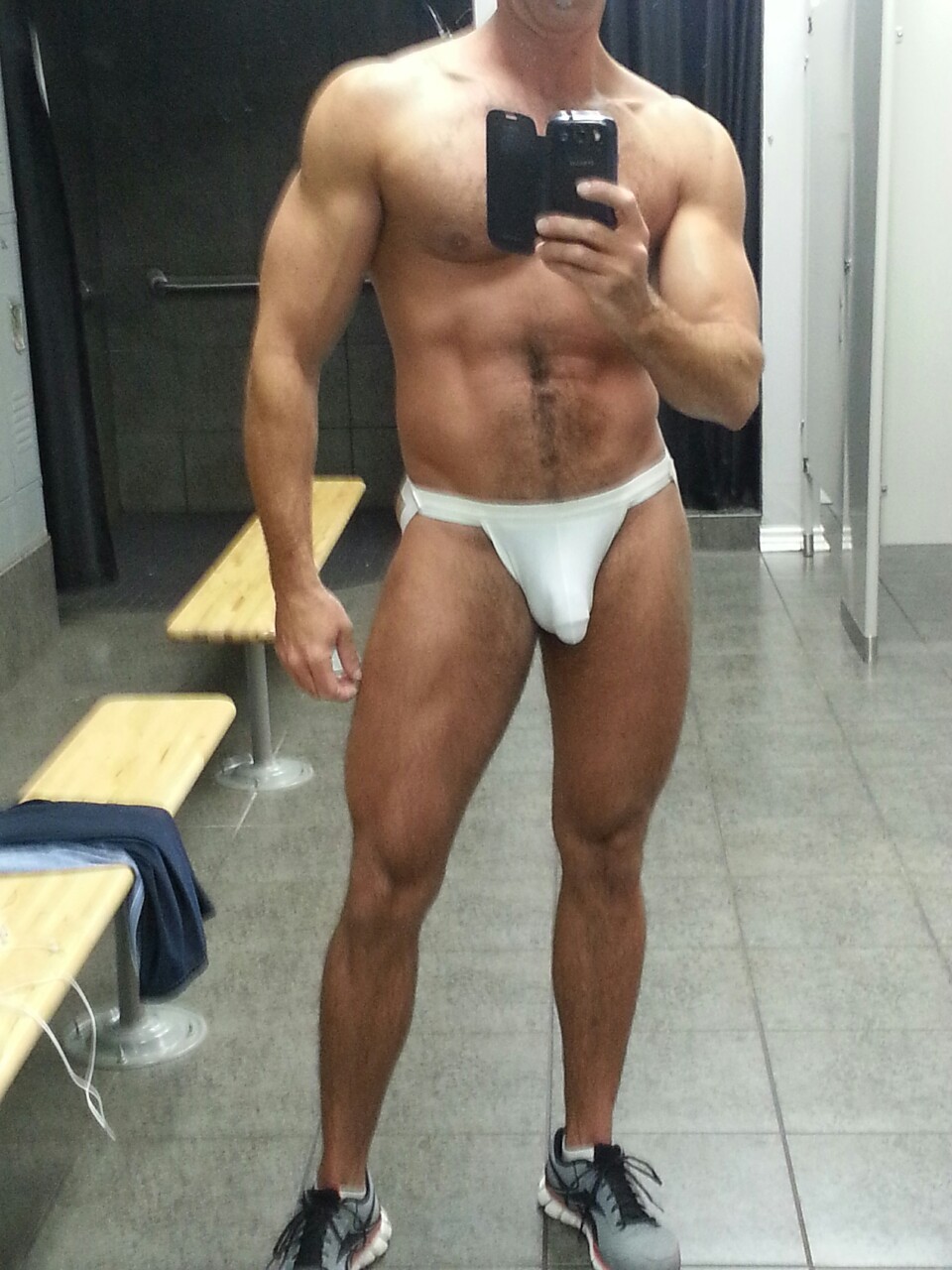 retromusclemenhairydadsnspeedos:  southboundduke:  Lockerrom selfies of southboundduke.