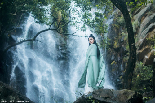 ziseviolet: Traditional Chinese Hanfu - Type: Zhiju/直裾 (straight-hem robe) and outer Daxiushan/大袖衫 (