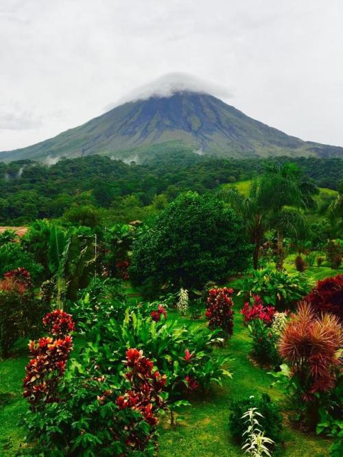 latinosamerica:Aerenal Volcano, Costa Rica