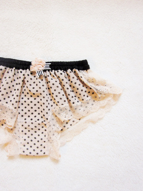 dentellesetfroufrous:  Hanataba, Kokucho, Arare and Oiranso by Naomilingerie 