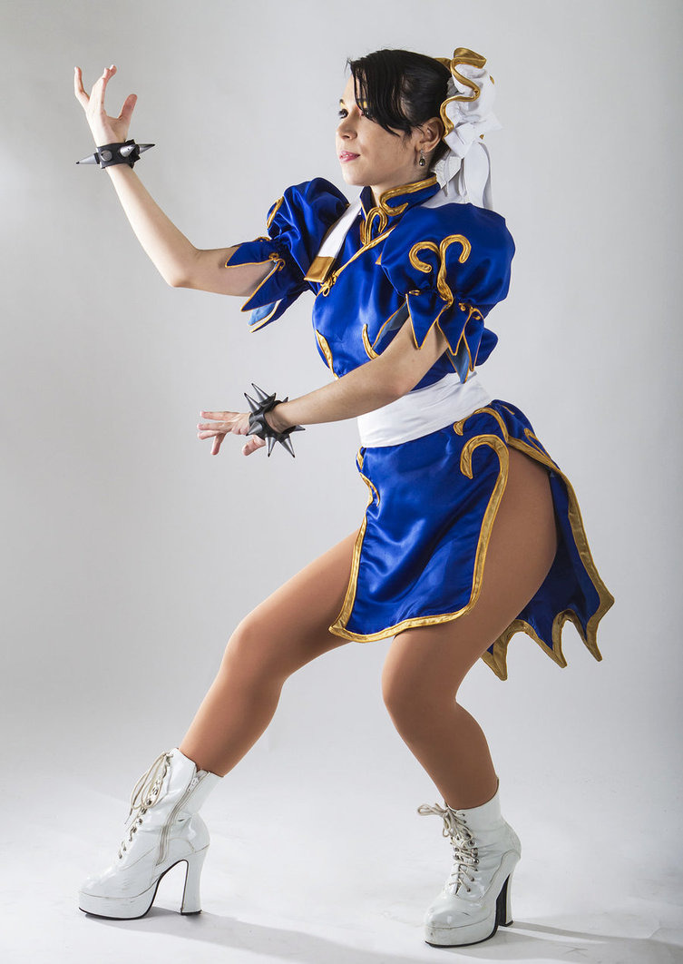 cosplayblog:  Chun Li from Street Fighter  Cosplayer: argenevaPhotographer: Ramon