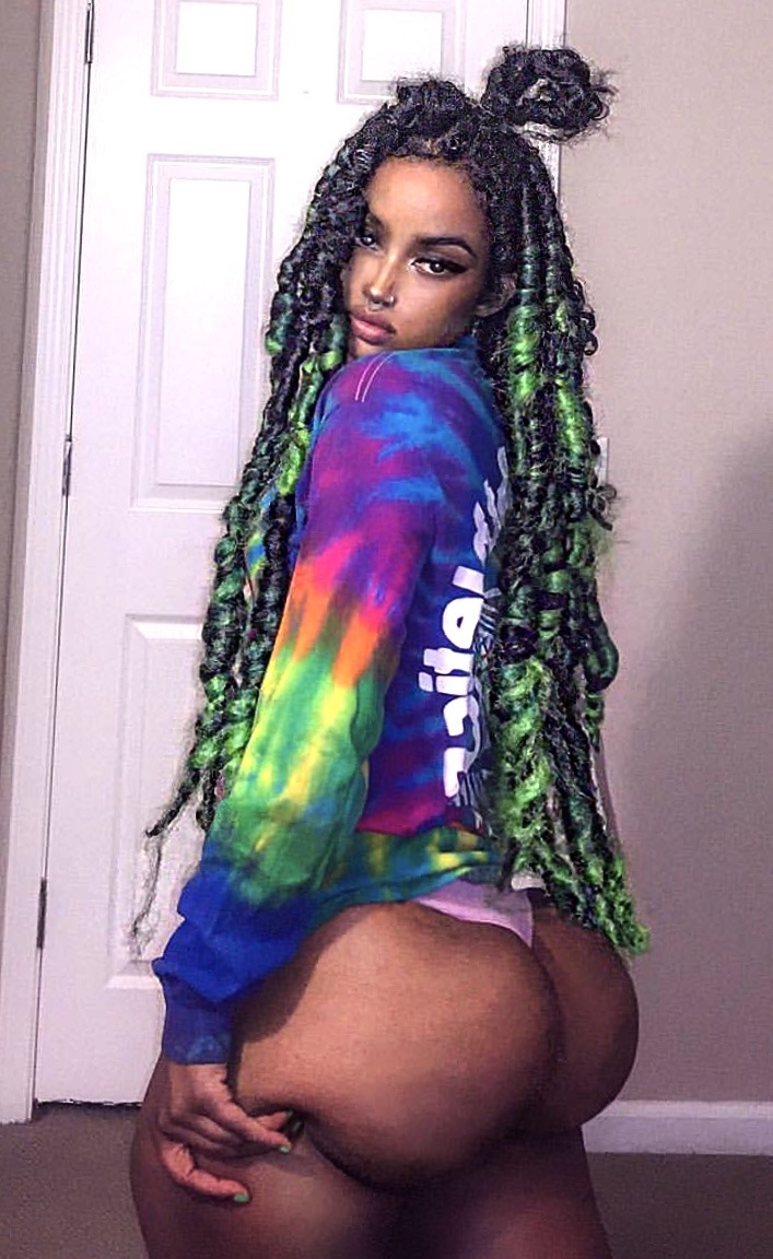 titties-n-cocks-universe:  cruel2u2:   This chick’s ass gets me hard 😈