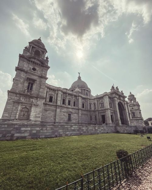 Spotlight! at the @vmhkolkata Victoria Memorial in Kolkata . . . #crewlife #shotoniphone11promax #be