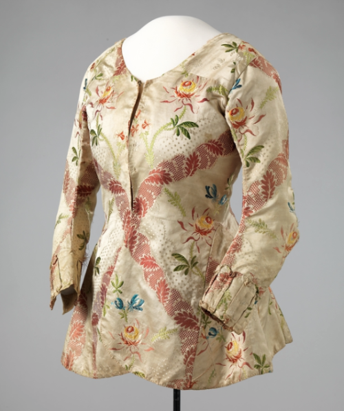 Silk brocade caraco (trøye) from mid 18th century NorwayRow 1: Between 1740-1780 (OK-05723)Ro
