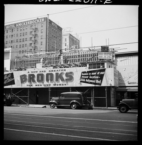 bigcheese327:  onceuponatown:  Los Angeles street scenes. 1942.  More slice-of-life pics. 