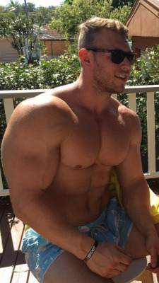 muscle-gym-bodies:  This is natural.