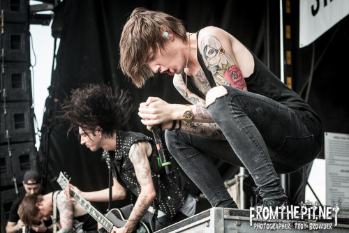 Welcome to Asking Alexandria Denis!! For those of you that haven’t seen the band live with Denis, He