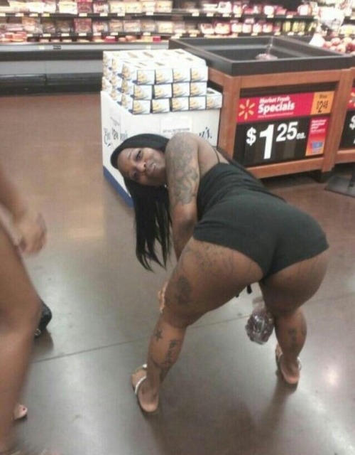undergroundassassin:  undergroundassassin - every time I go into Wal-Mart there’s always free entertainment!