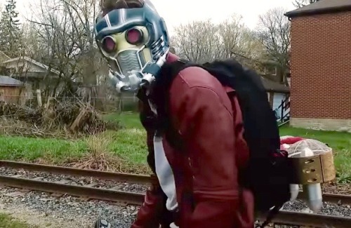 bonniegrrl:See a DIY Star-Lord jetpack from “Guardians of the Galaxy” in action!YouTuber the Hacksmi