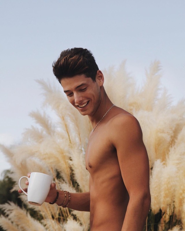 thishomosexuallife:https://instagram.com/p/BLTWvyzh5ny