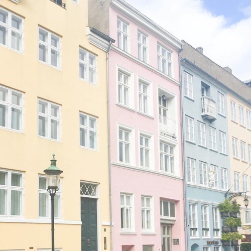 The prettiest pastels in Denmark ✨ #regram from @thebluebellblog #inspiration #pastellife #cutehouse