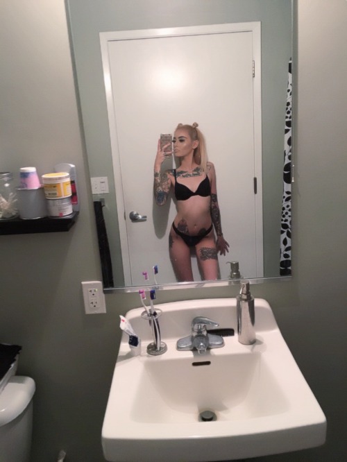 sharkyyyyyyy:  Bbygrl💘👸🏼👽