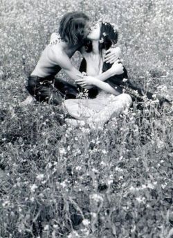 gueule-de-loupviolette:Summer of Love,Woodstock,1969.