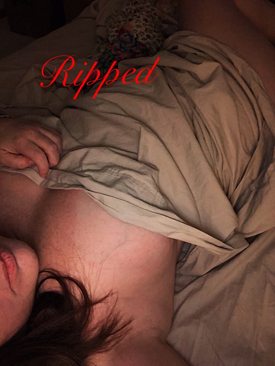 rippedjeanseyesofgreen:  Covered enough to pass inspection? 💋