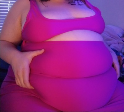 Porn photo bellybaby98:Babe, I think this dress is getting