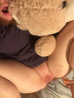 boyprncss:  make me feel small & precious