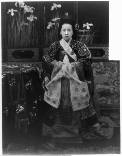 Photographs of Korea by Frank and Frances CarpenterKorean Empress, 1909  Two Korean girls of the pal