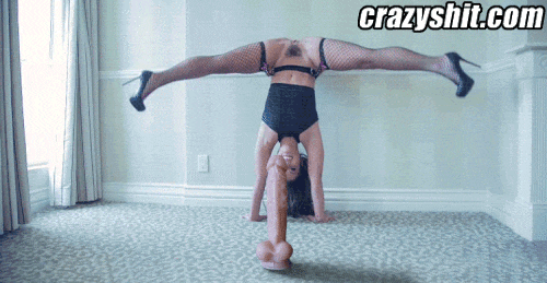 horse-dick-chris:  Oh my 😱😱  👏🏾👏🏾 Skill set !