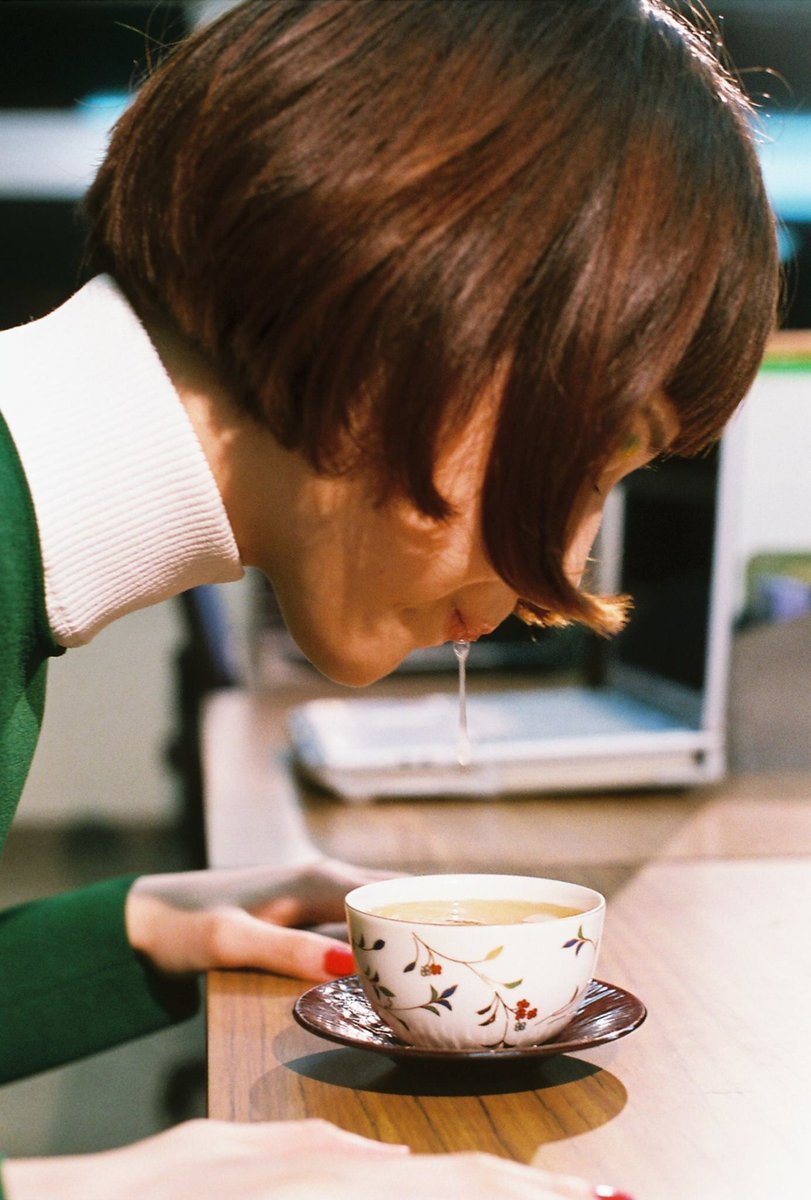 grandesauterell: afleshfesten:  tournevole:  “Ton café est  prêt “    Monika