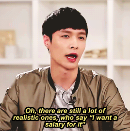 elaysium: After Yixing set up his studio, a lot of fans left comments on the studio’s
