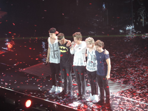 hoollydays:  The boys on stage in Toronto - July 9th 2013 :’)