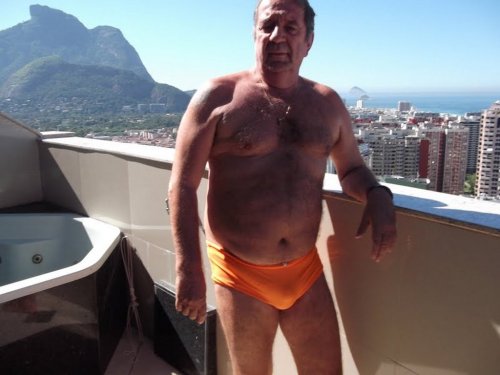 family-jewels-fan-2:   greetings from Rio  