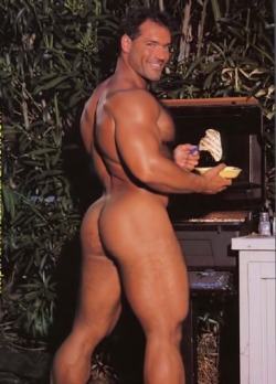 perfectmuscleass:  Wanna come over for a backyard BBQ?