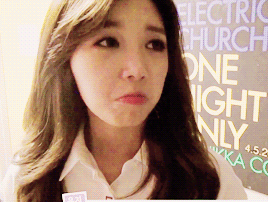 jungeunjiya:  eunji - on apink US tour / apink diary 3
