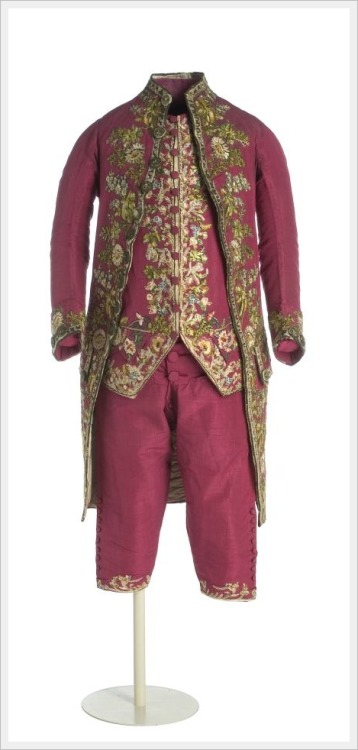 thegentlemanscloset:my18thcenturysource:Inspiration: Pink MenswearIn the 18th Century pink was not a