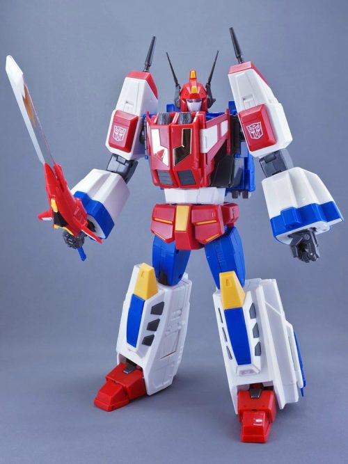 #トランスフォーマー 昨今のTFは剣を武装するキャラが増えたと思います。 ヴィクトリオンも剣がメイン武装。 アドベンチャーのビーですら剣を使いますね。 トランスフォーマープライムの頃もマトリクスセイバ