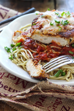 lustingfood:  SKILLET CHICKEN PARMESAN