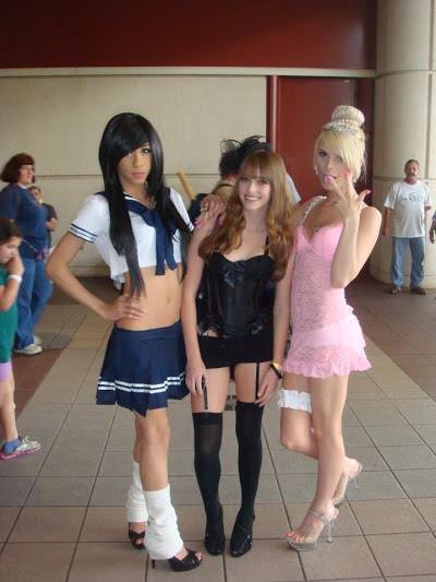 omgmakemeblushme: From the crossdresser world expo.