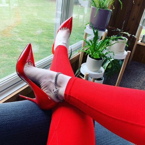 engineeringinheels:Vibrant look for my work holiday party - definitely a way to get noticed #jimmych