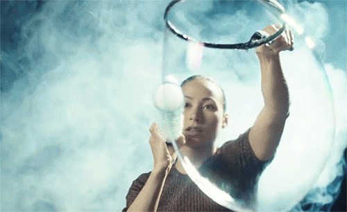 itscolossal:The Science Behind Incredible Bubbles Explained by Pro Bubbler Melody Yang