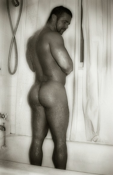 musclerich:  Very proud to say that this photo has not been altered.  That is indeed