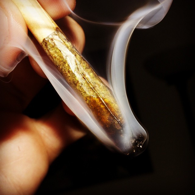 weedporndaily:  Puff, puff, pass. by @pdxherbnerd 
