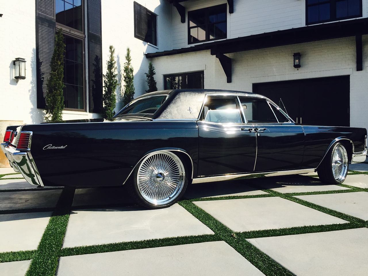 jeremylawson: Beautiful black 1968 Lincoln Continental.