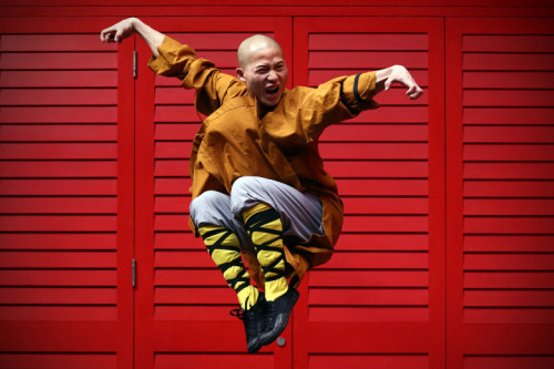 taichiclothinguniforms:  Shaolin Kung Fu is walking towards the world.If you are