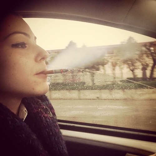 chrismcmanus-smokingfetishist: #repost love the #handsfree #smoking and #exhale from @andreina.ascol