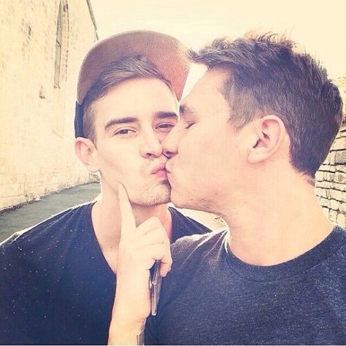 simplyhomosexual:So Homo